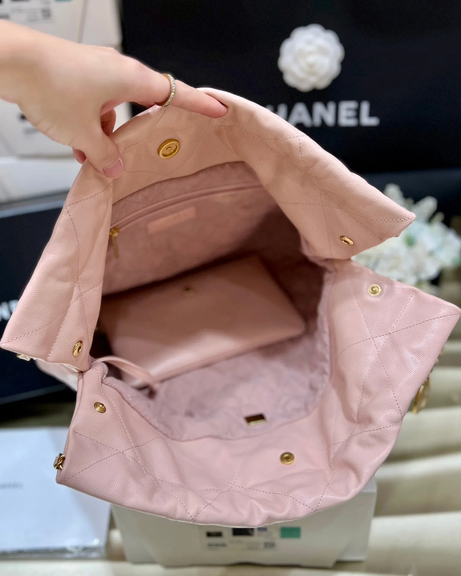 22 Sturdy 24K Hobo Calfskin Bag Valentine's Day discount Grained CHANEL Pink Light