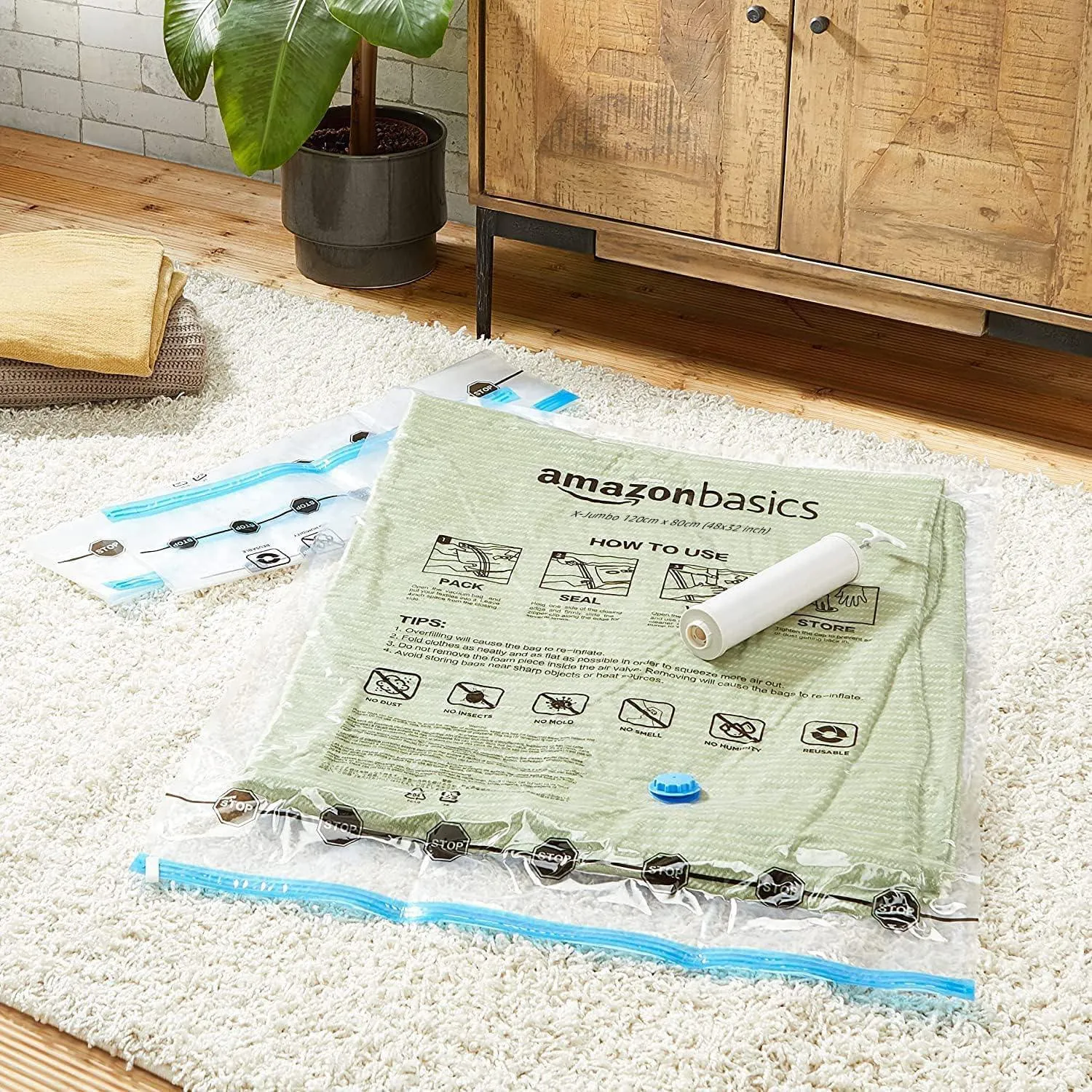 amazon basics Plastic Vacuum Compression Storage Bags With Hand Pump-Jumbo,6-Pack,White