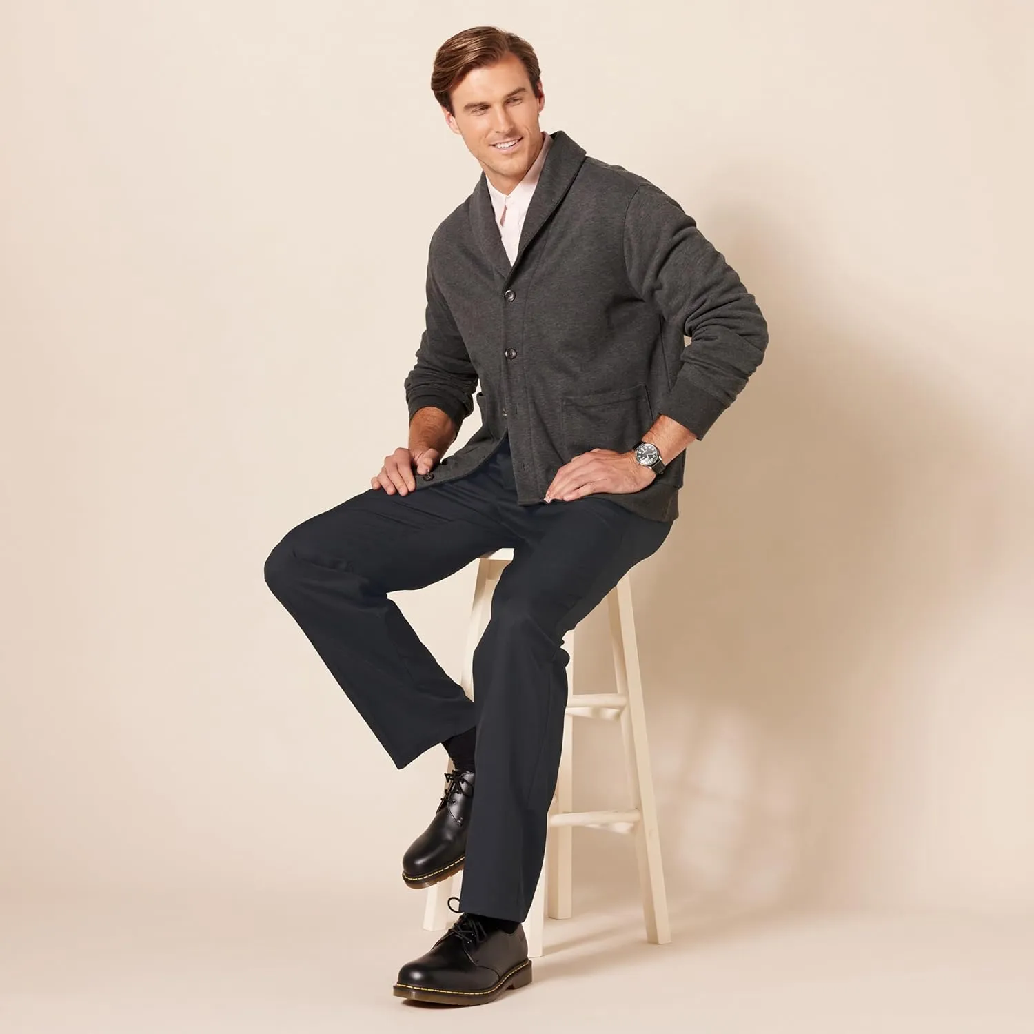 Amazon Essentials Men's Classic-Fit Expandable-Waist Flat-Front Dress Pant