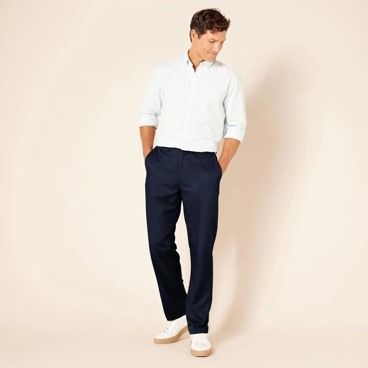 Amazon Essentials Men's Classic-Fit Expandable-Waist Flat-Front Dress Pant