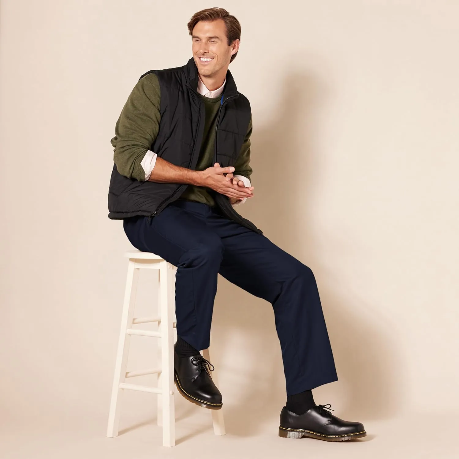 Amazon Essentials Men's Classic-Fit Expandable-Waist Flat-Front Dress Pant