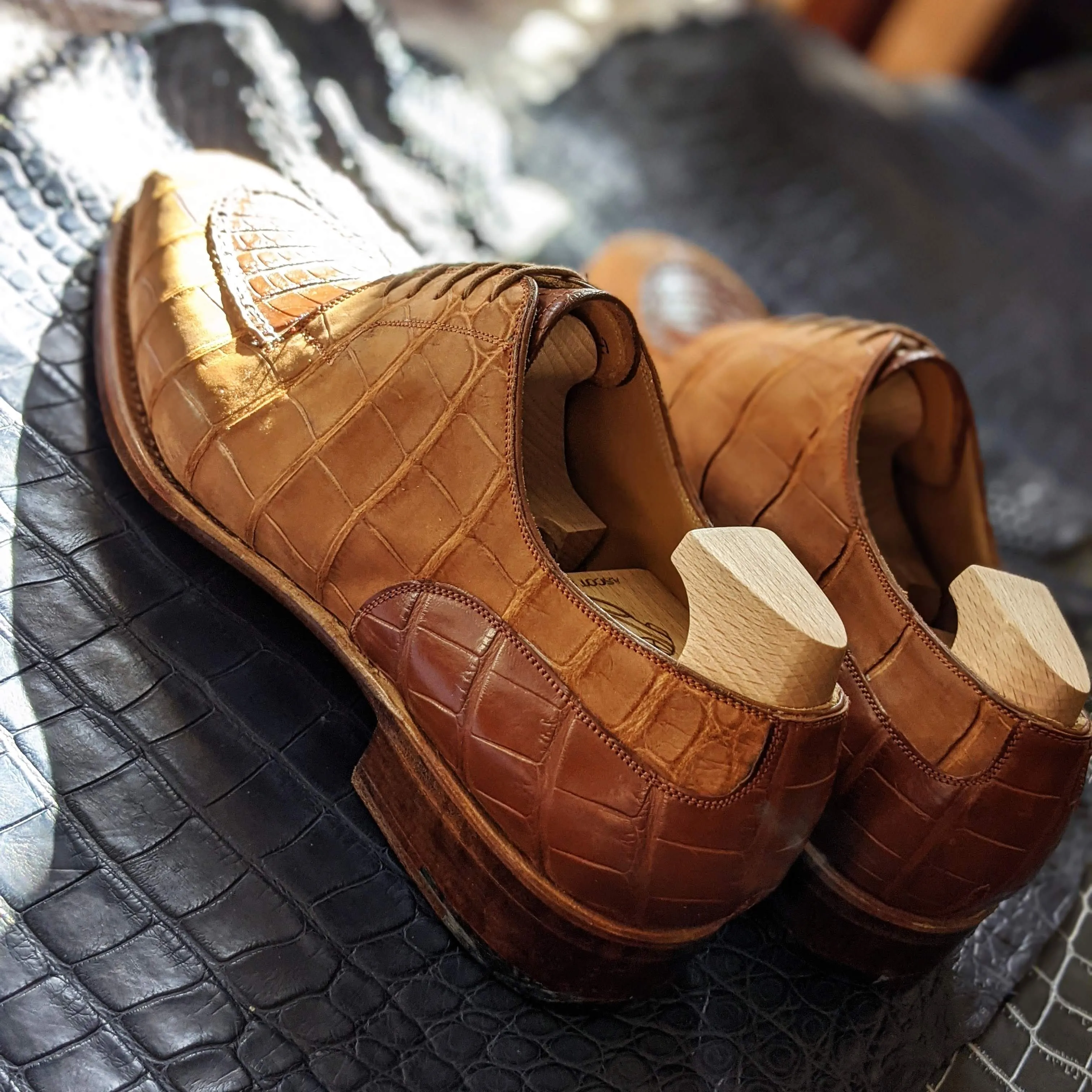 Ascot Kaan - Tan Nubuck Alligator & Cognac Crocodile
