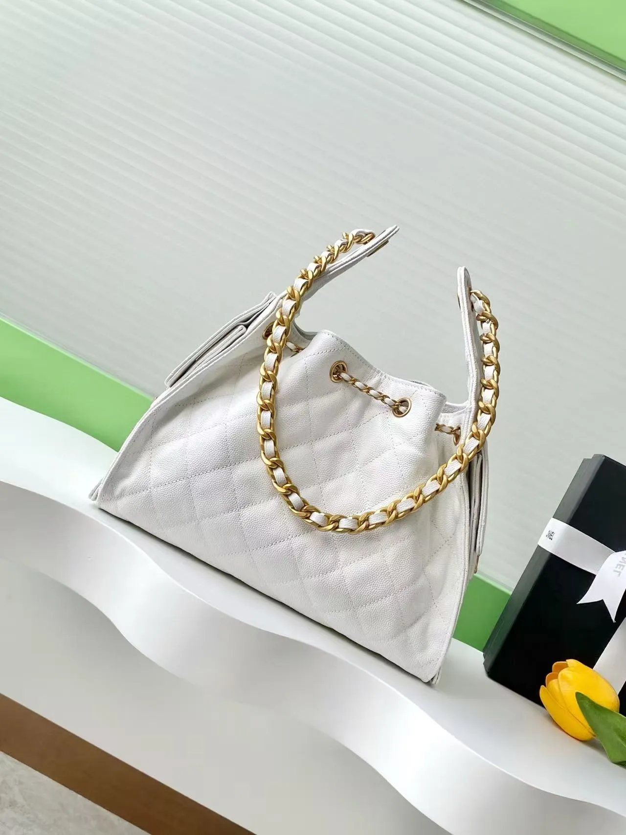 Bag Customized options Hobo CHANEL White Surprise sale 30cm Grained 25C Calfskin