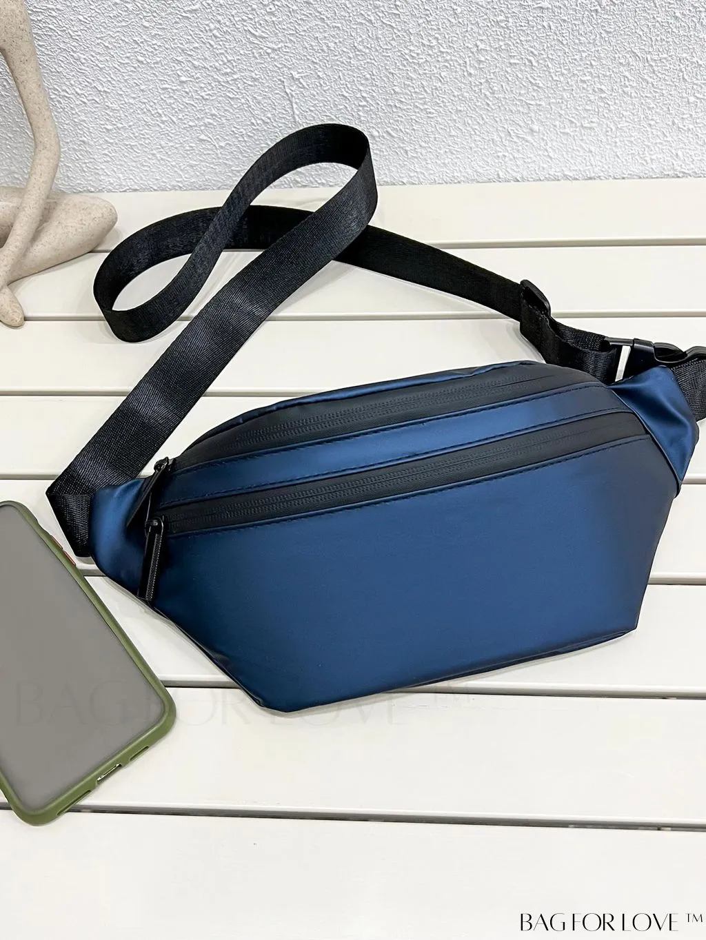 BagForLove - Sleek Zippered Waist Bag