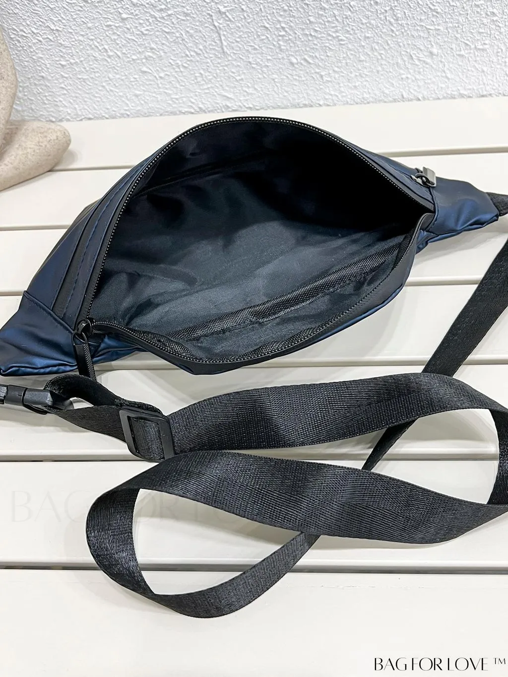 BagForLove - Sleek Zippered Waist Bag