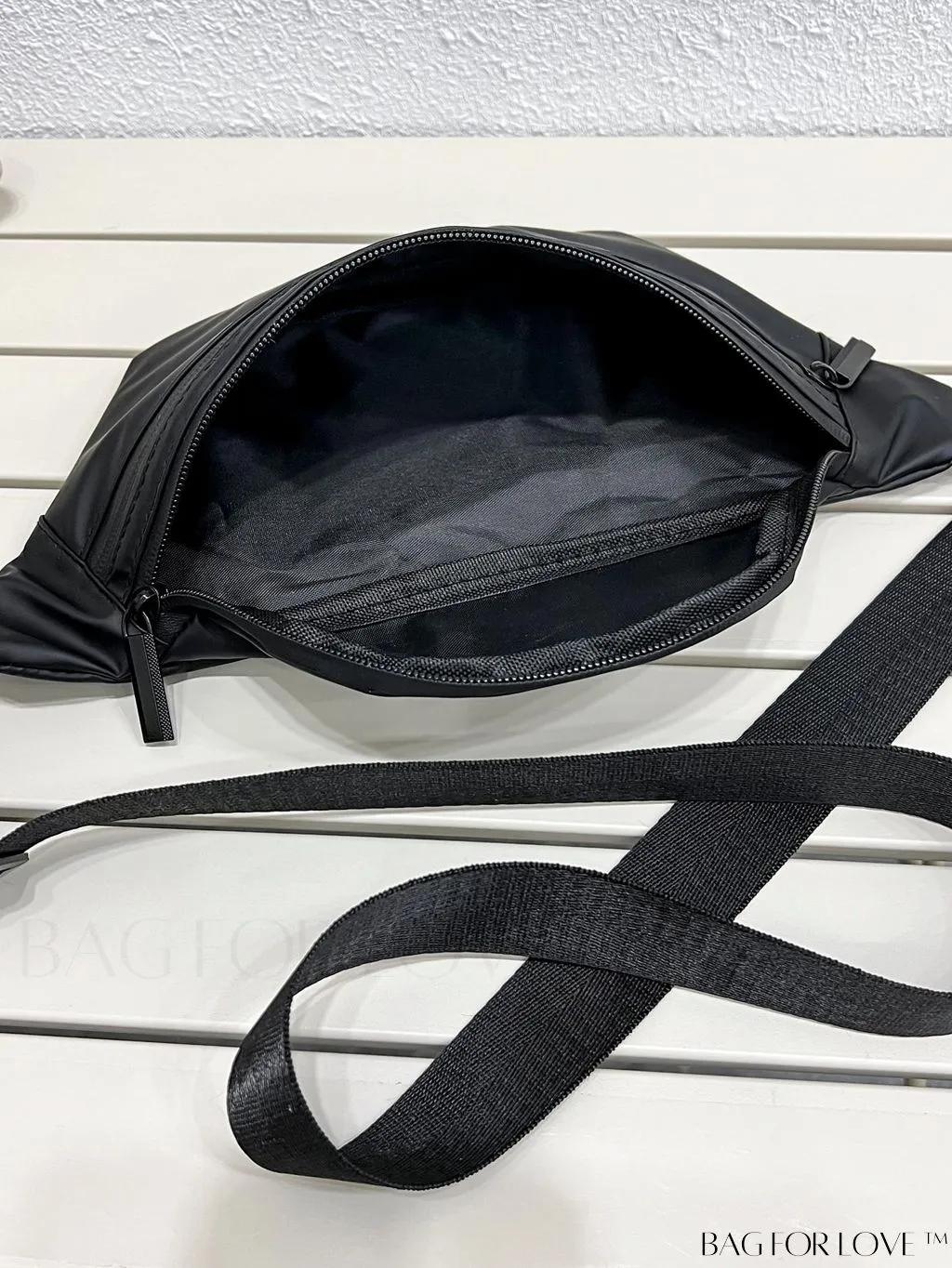 BagForLove - Sleek Zippered Waist Bag