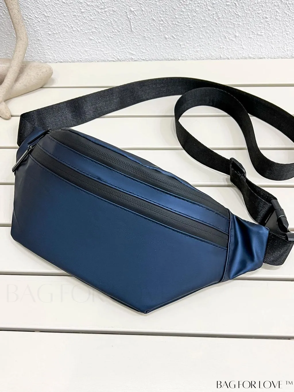 BagForLove - Sleek Zippered Waist Bag