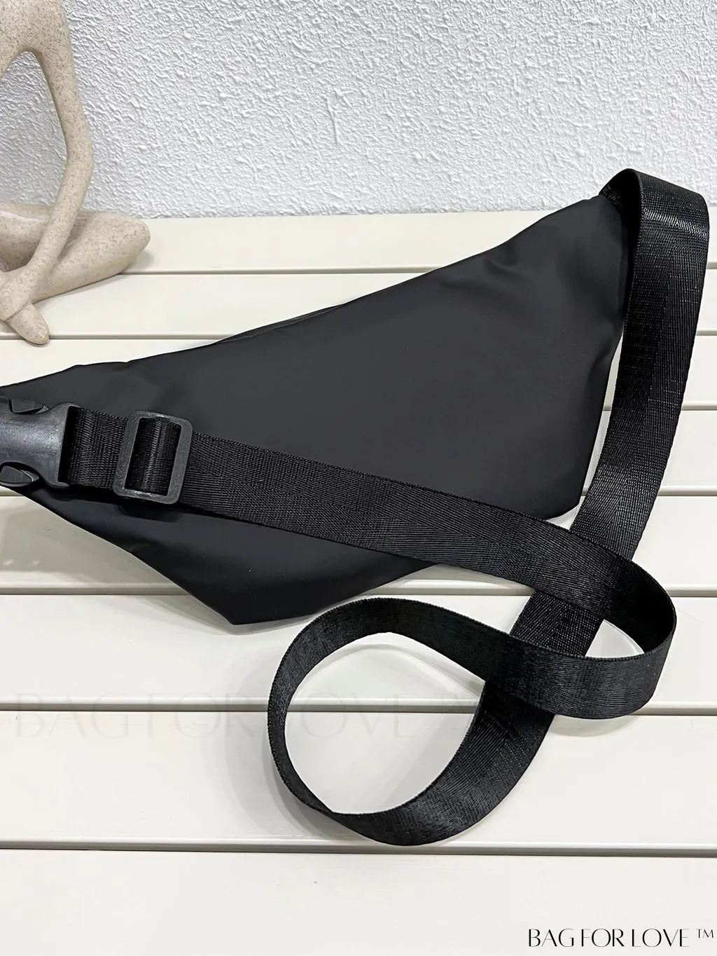 BagForLove - Sleek Zippered Waist Bag
