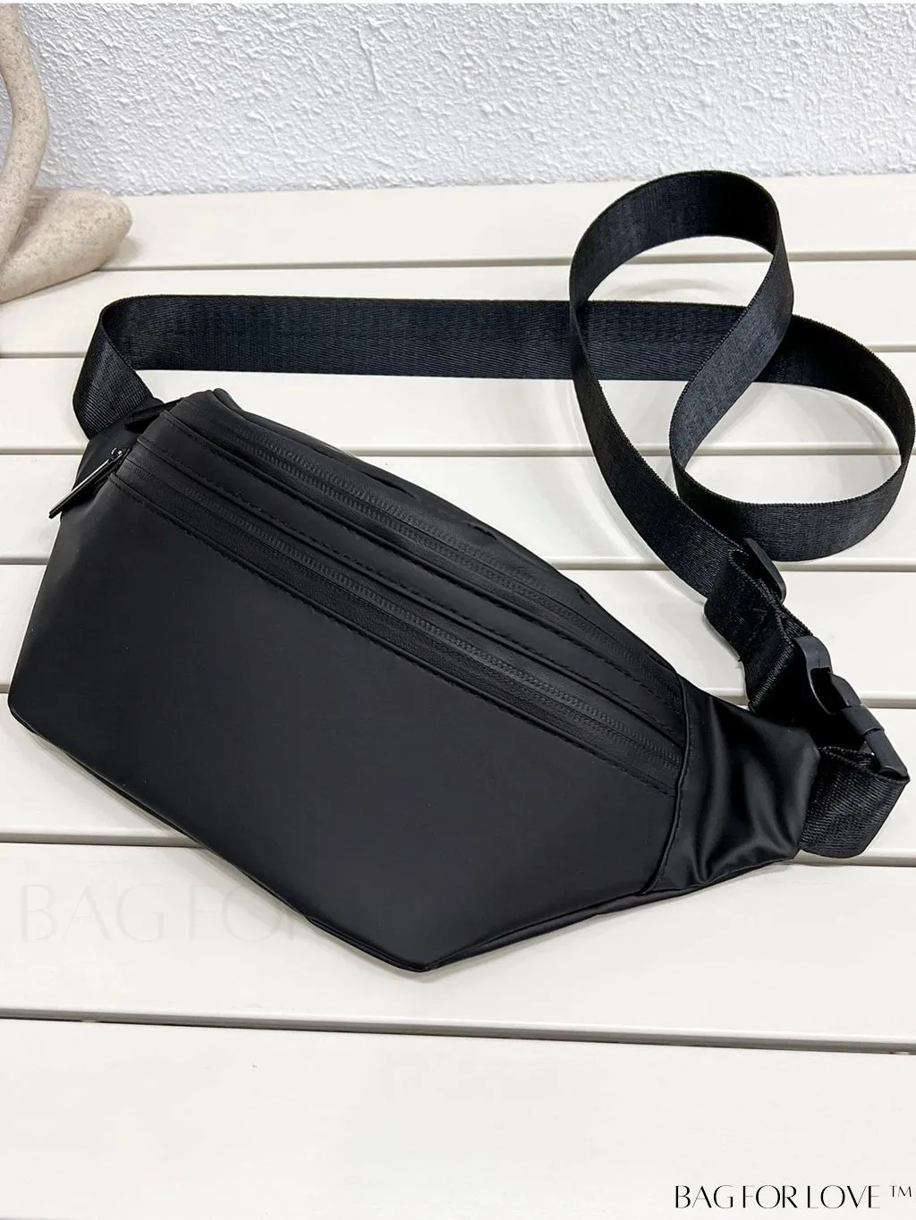 BagForLove - Sleek Zippered Waist Bag