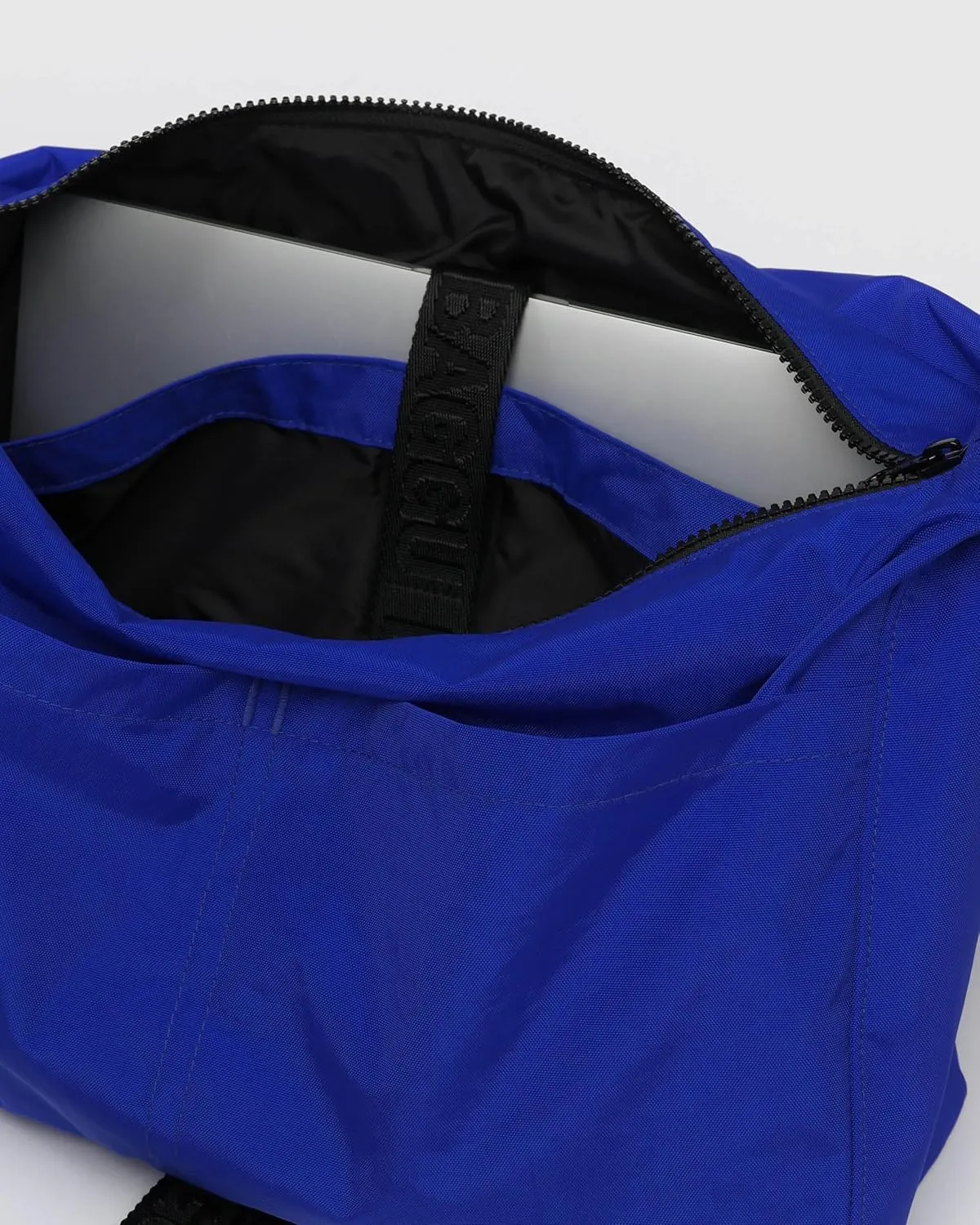 BAGGU Nylon Messenger Bag