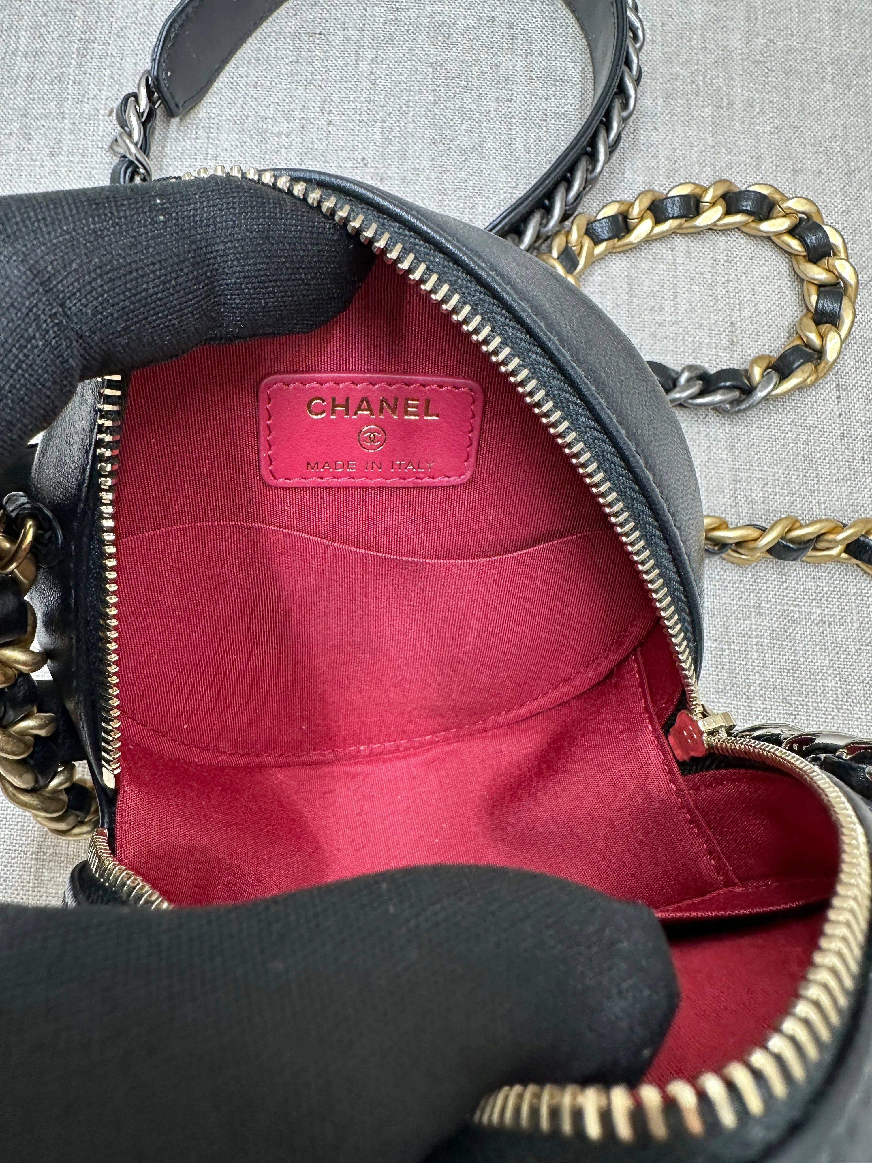 Chanel 19 Round clutch on chain