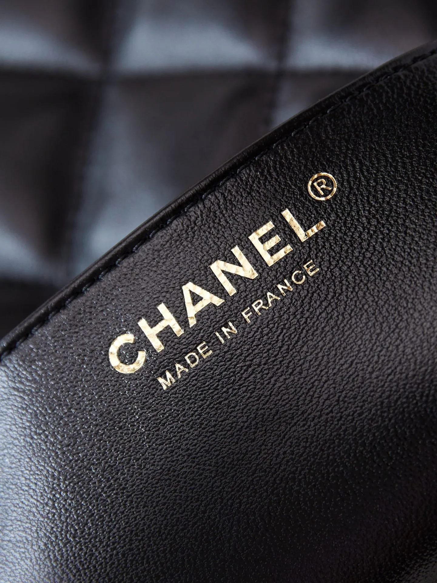 CHANEL black bag Customer satisfaction Long-lasting 24a gold 23cm hardware hobo calfskin