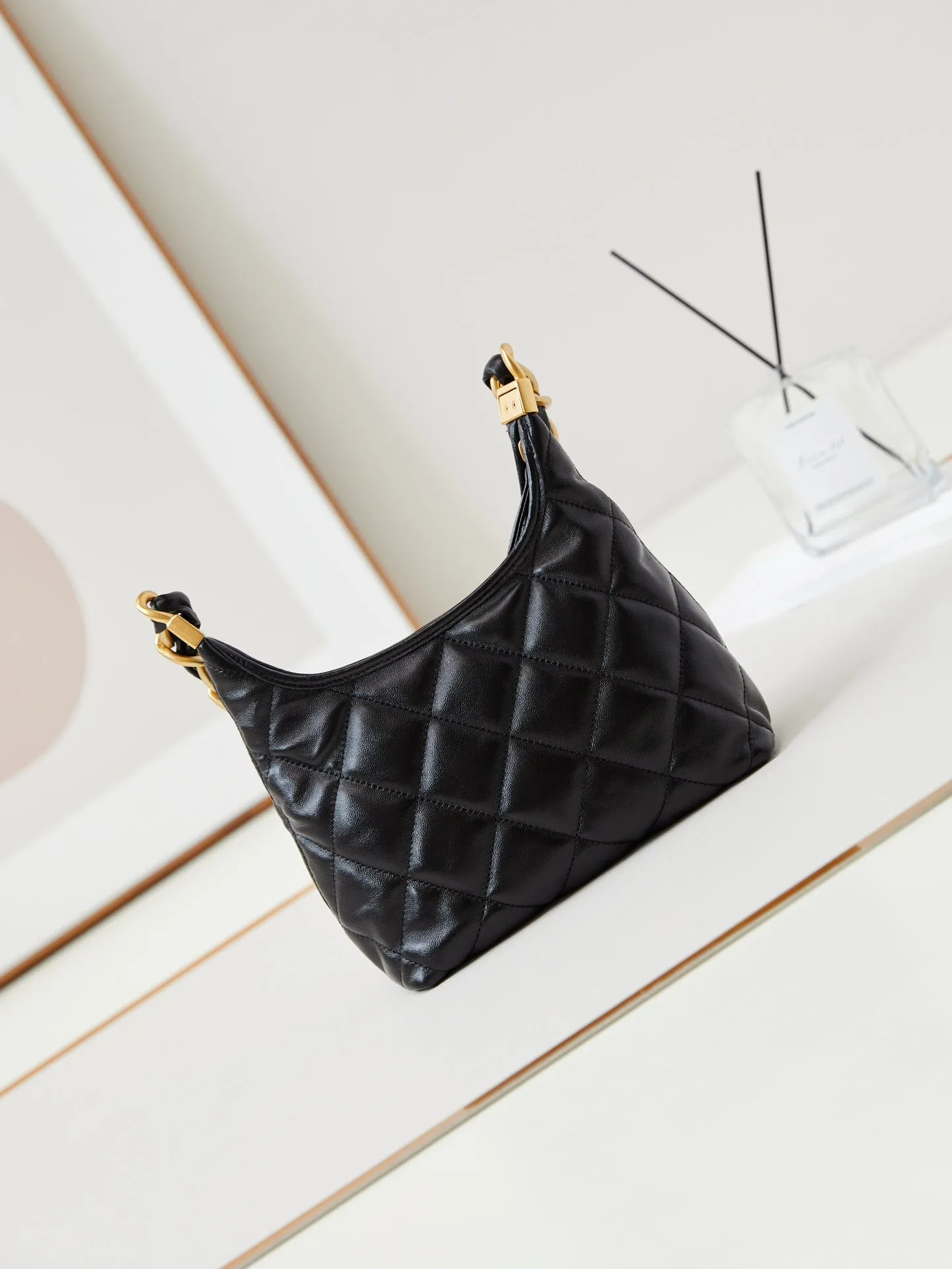 CHANEL black bag Customer satisfaction Long-lasting 24a gold 23cm hardware hobo calfskin