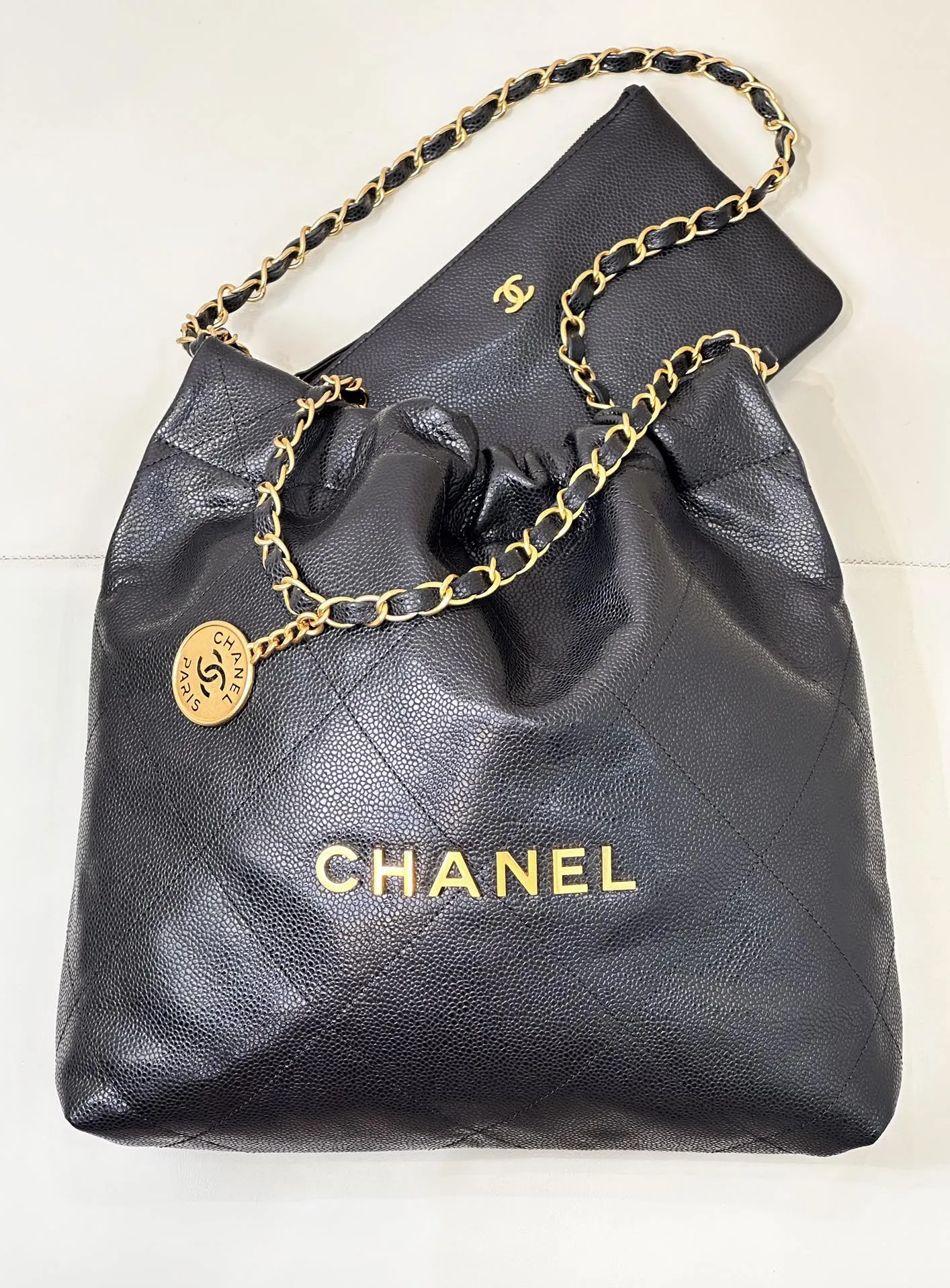 Full assortment 22 Don't wait 35cm Black Grained Hardware Bag CHANEL Calfskin Hobo Gold