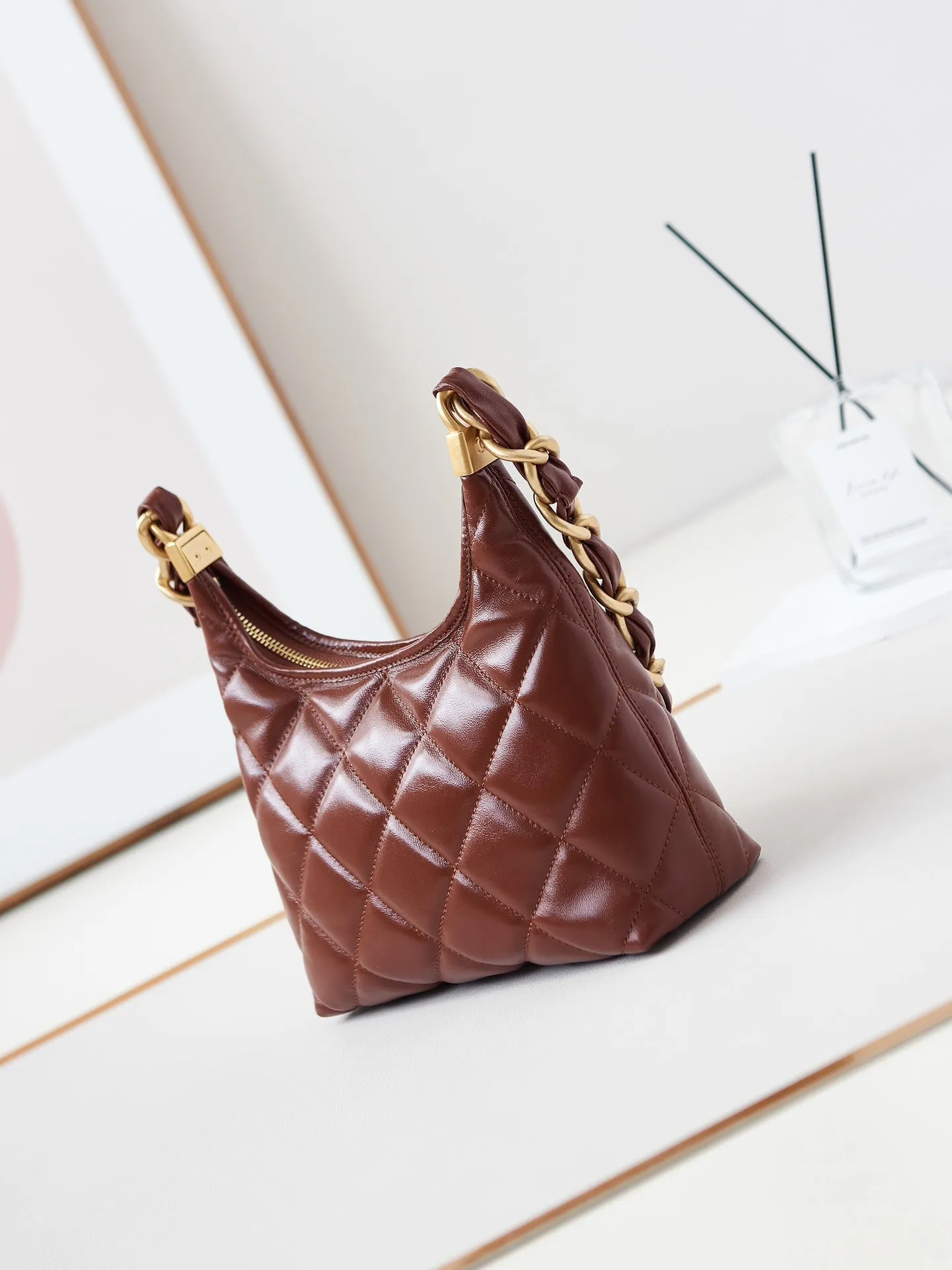 Global shipping network calfskin hobo gold burgundy CHANEL 24a 23cm hardware bag High-end