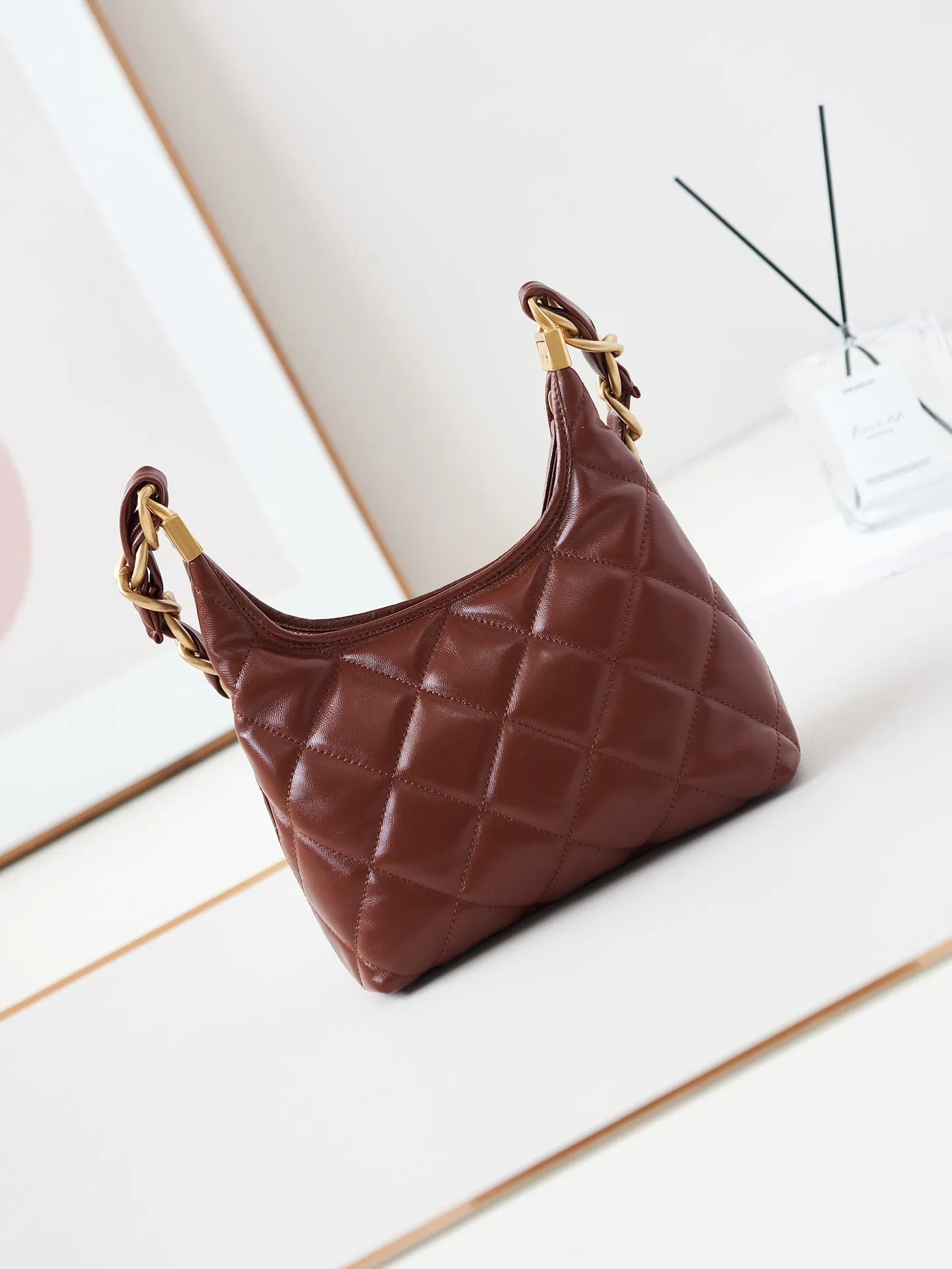 Global shipping network calfskin hobo gold burgundy CHANEL 24a 23cm hardware bag High-end