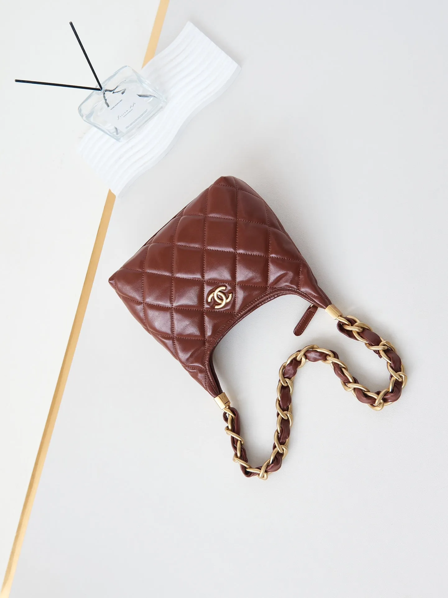 Global shipping network calfskin hobo gold burgundy CHANEL 24a 23cm hardware bag High-end