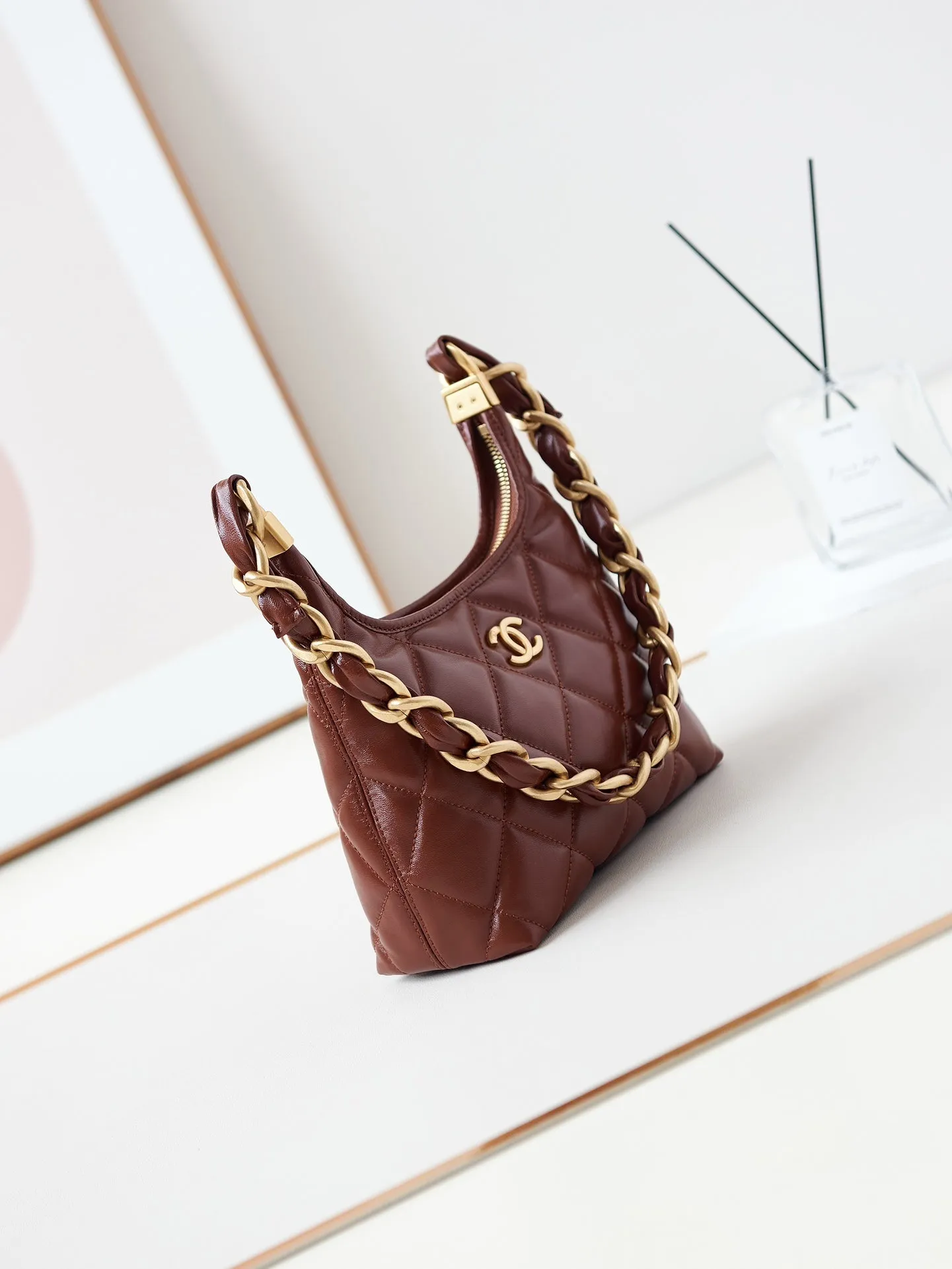 Global shipping network calfskin hobo gold burgundy CHANEL 24a 23cm hardware bag High-end