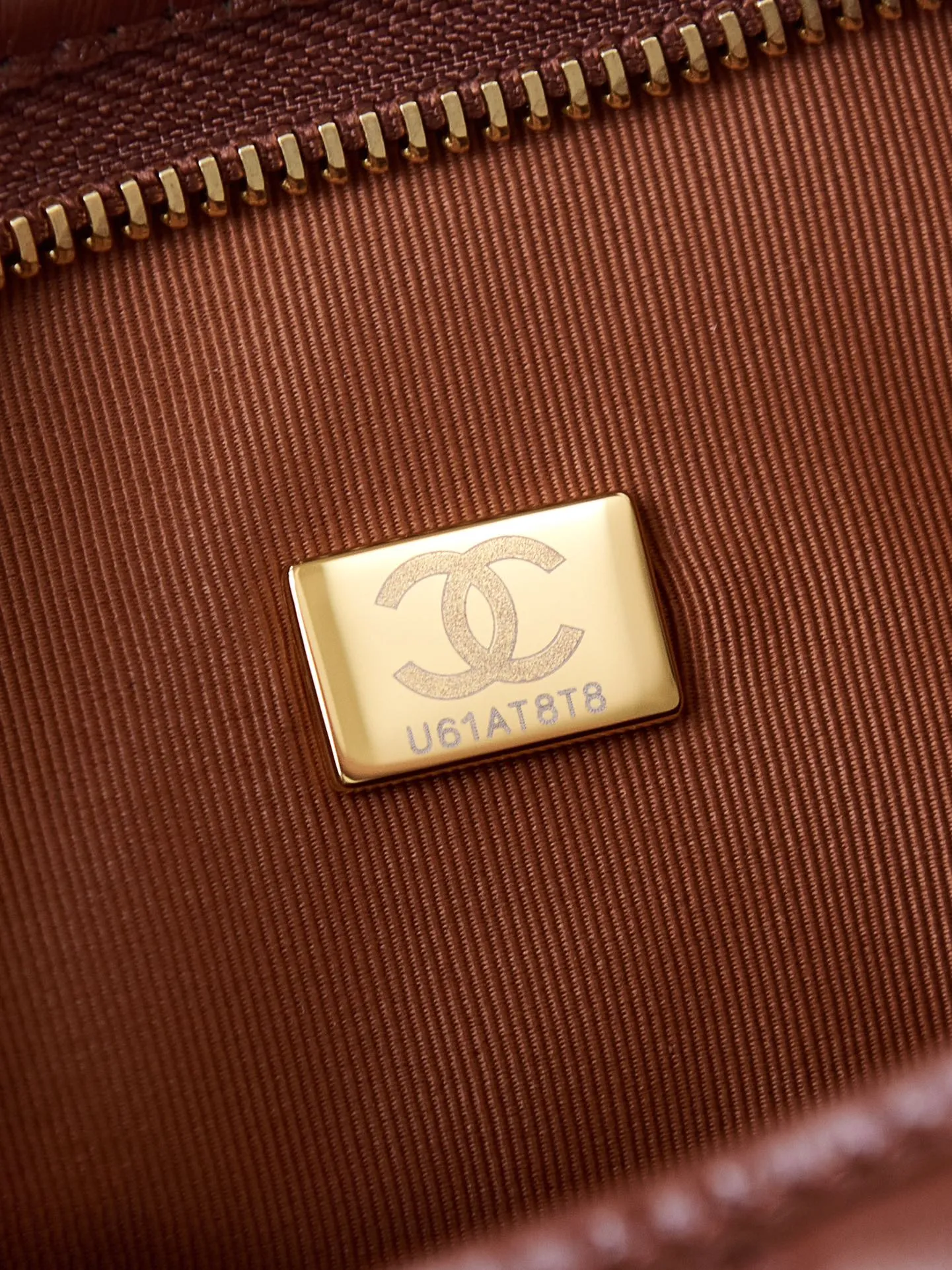 Global shipping network calfskin hobo gold burgundy CHANEL 24a 23cm hardware bag High-end