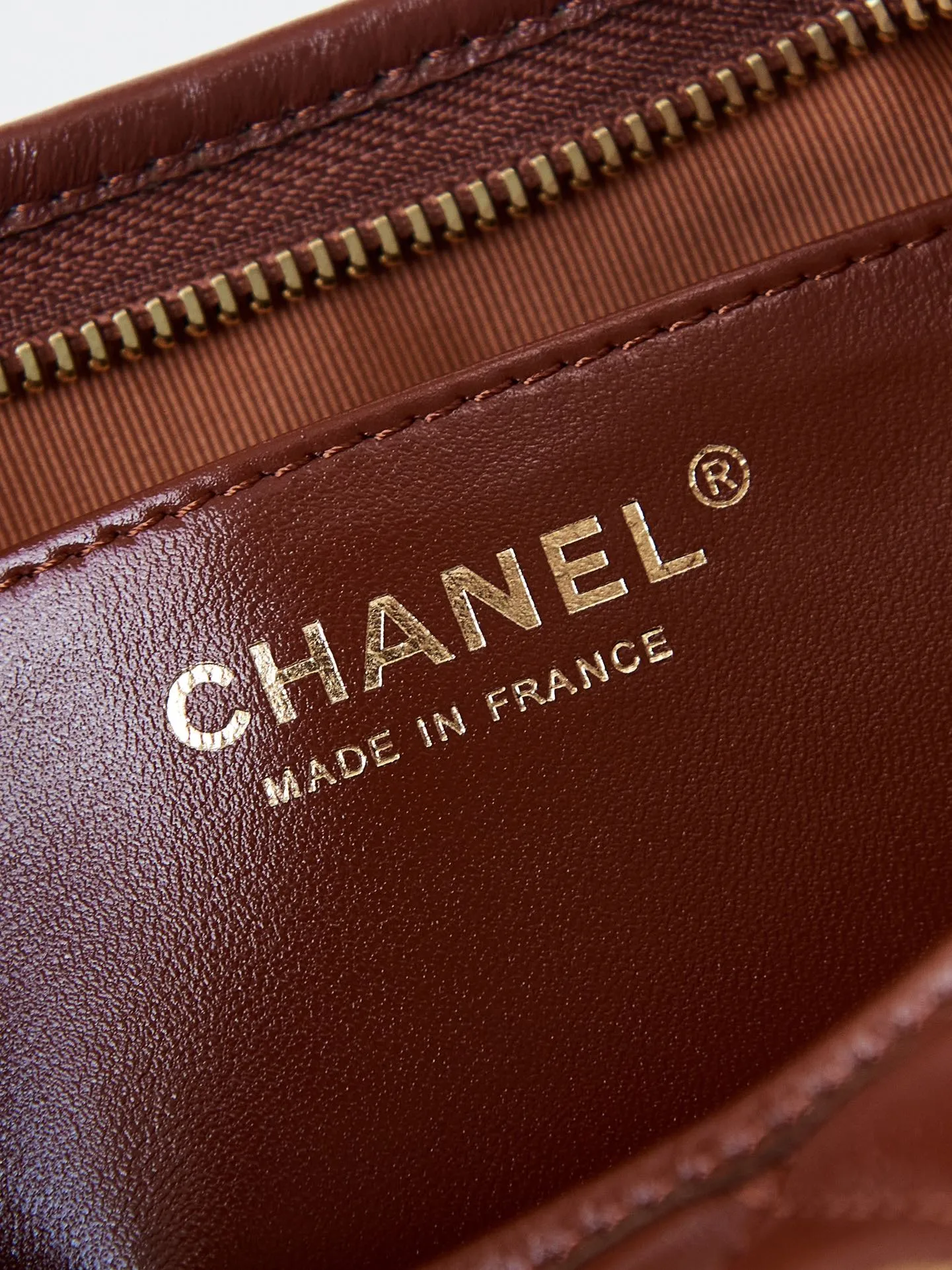 Global shipping network calfskin hobo gold burgundy CHANEL 24a 23cm hardware bag High-end