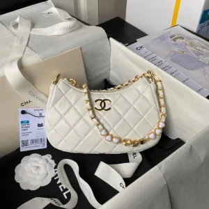 Group discount white CHANEL Highly praised hardware hobo bag 20cm lambskin gold 24p