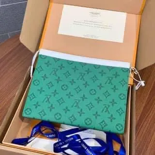 Louis Vuitton Pochette Voyage MM