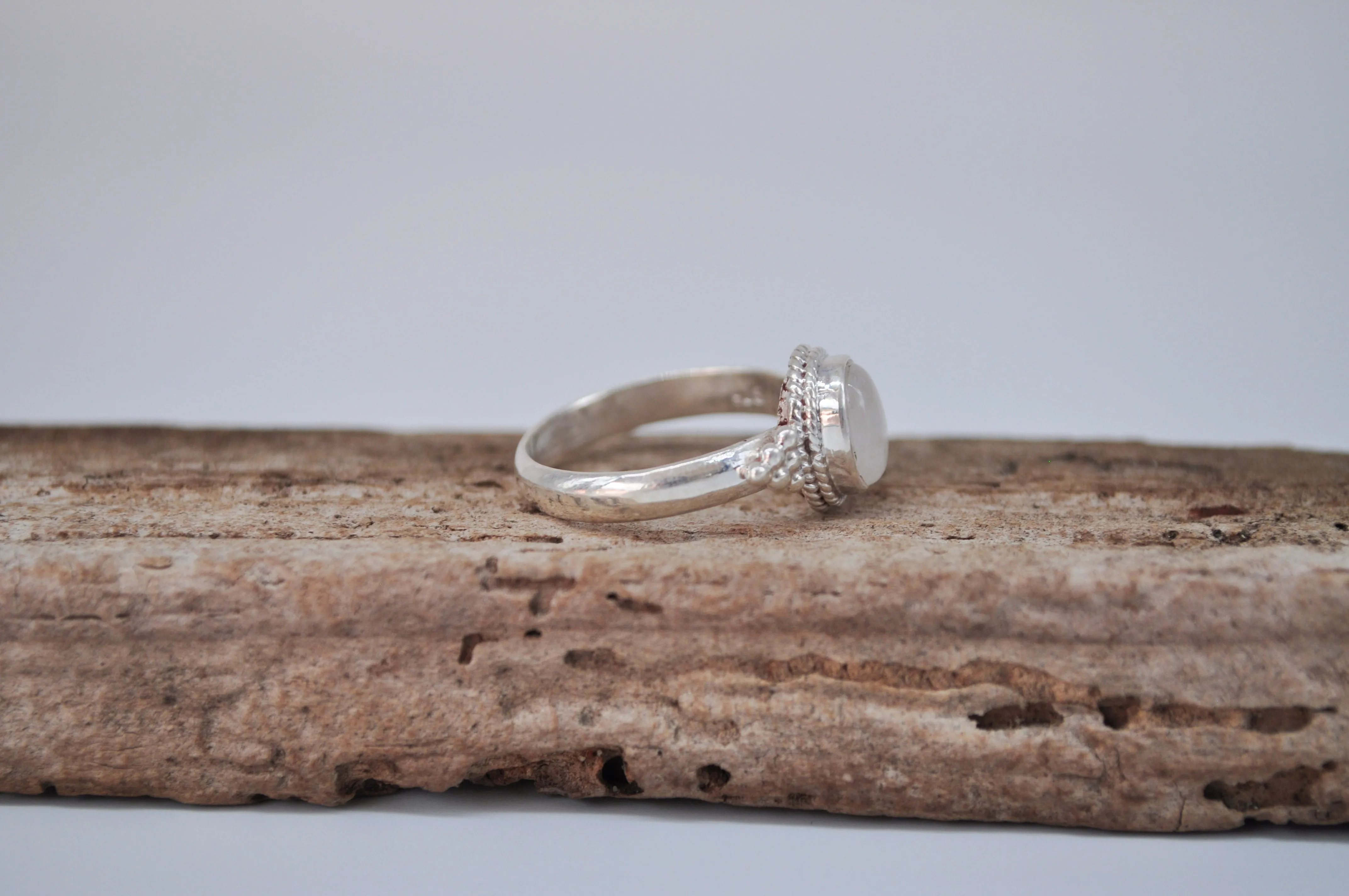 Mae Ring // Moonstone