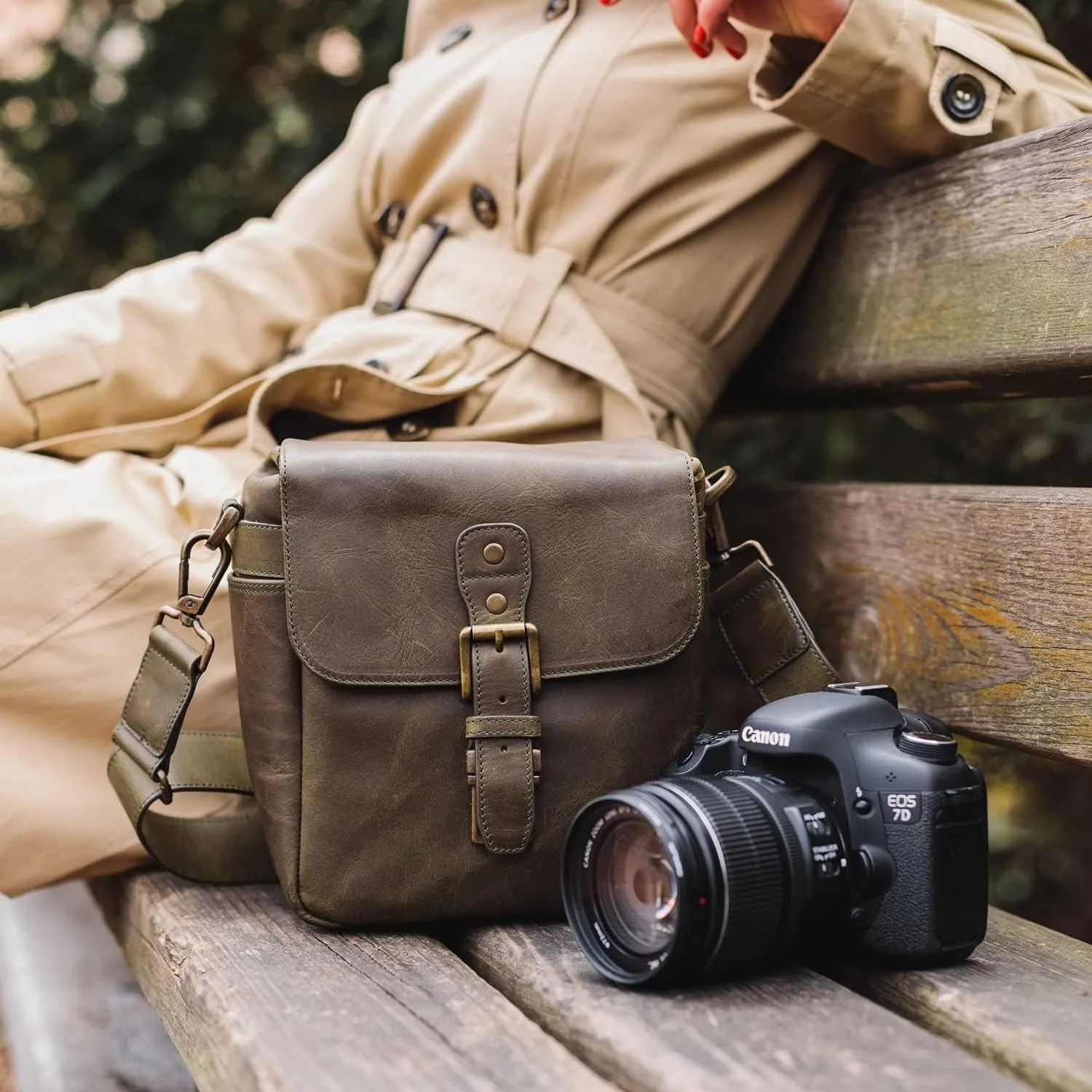 MegaGear Torres Mini MG1328 Genuine Leather Camera Messenger Bag for Mirrorless, Instant and DSLR Cameras