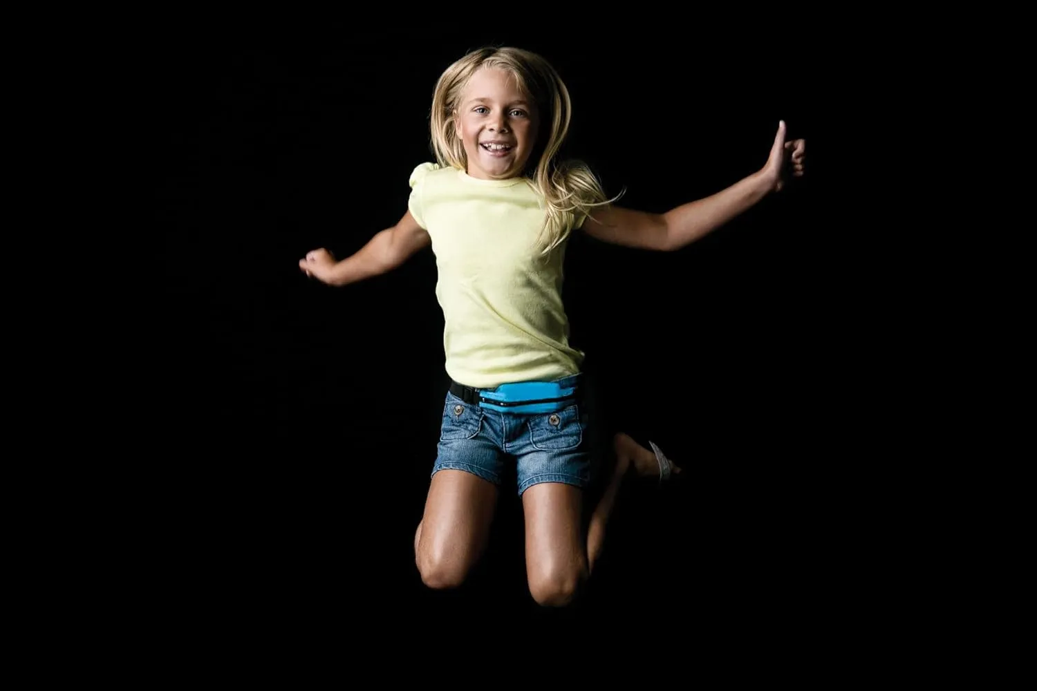 SPIbelt Kids Pocket Belt, Expandable Pocket, Adjustable Waist, No Bounce, No Logo Band, Black with Hot Pink Zipper