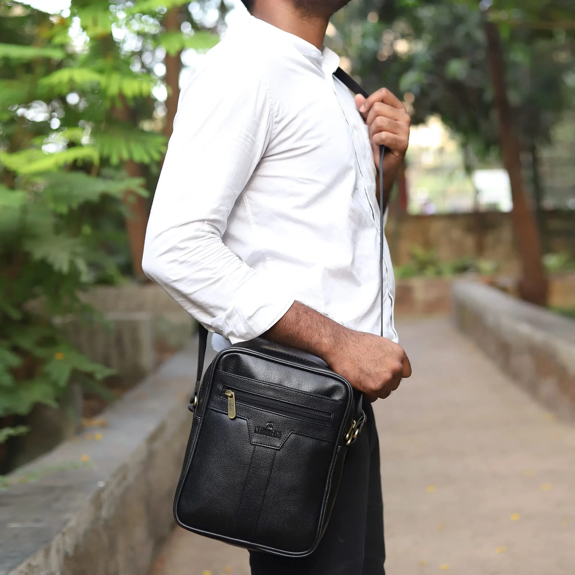 THE CLOWNFISH Fiona Series Sling Bag - Water Resistant, Stylish Design | 3.5L Capacity | Black
