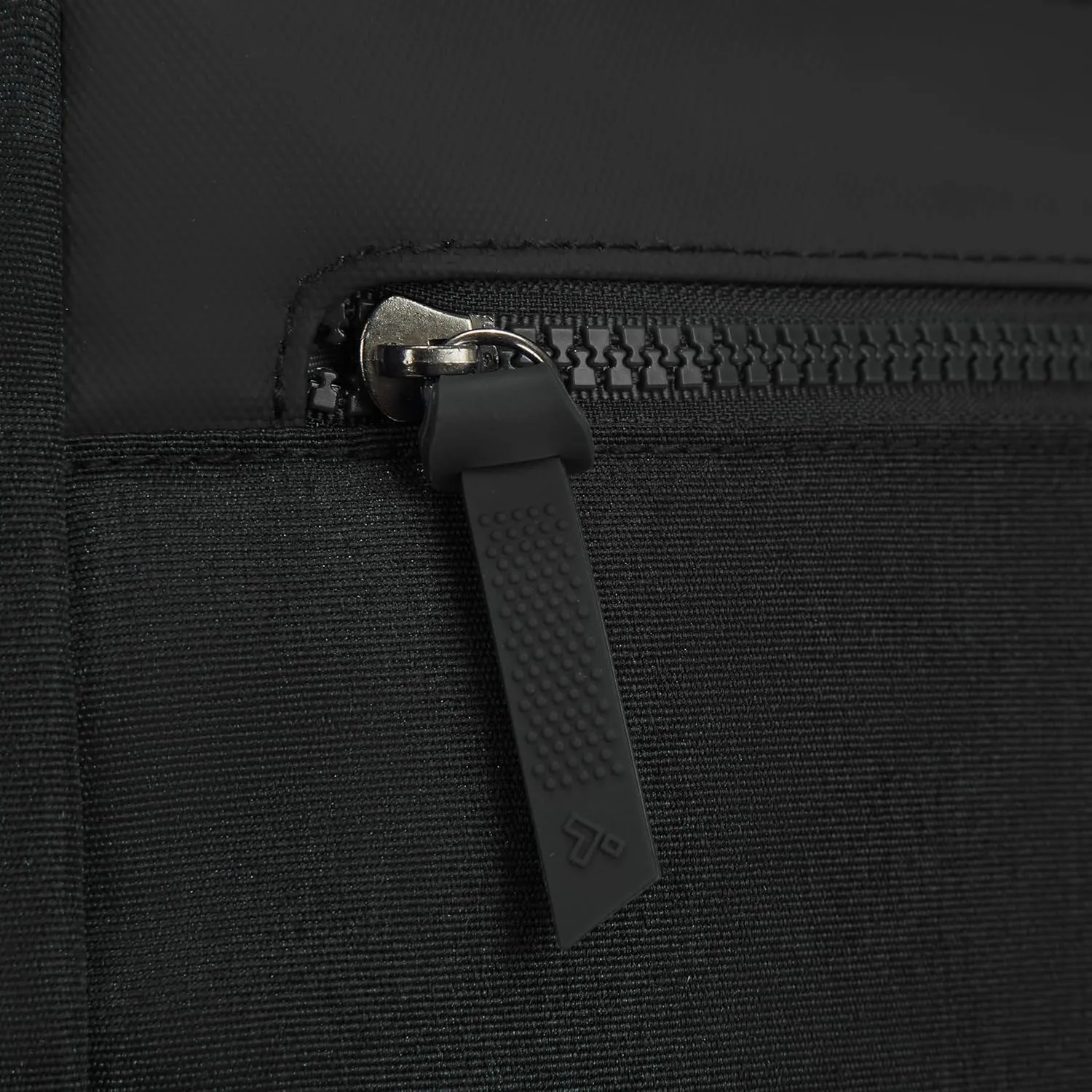 Travelon Anti-Theft Metro Saddle Crossbody