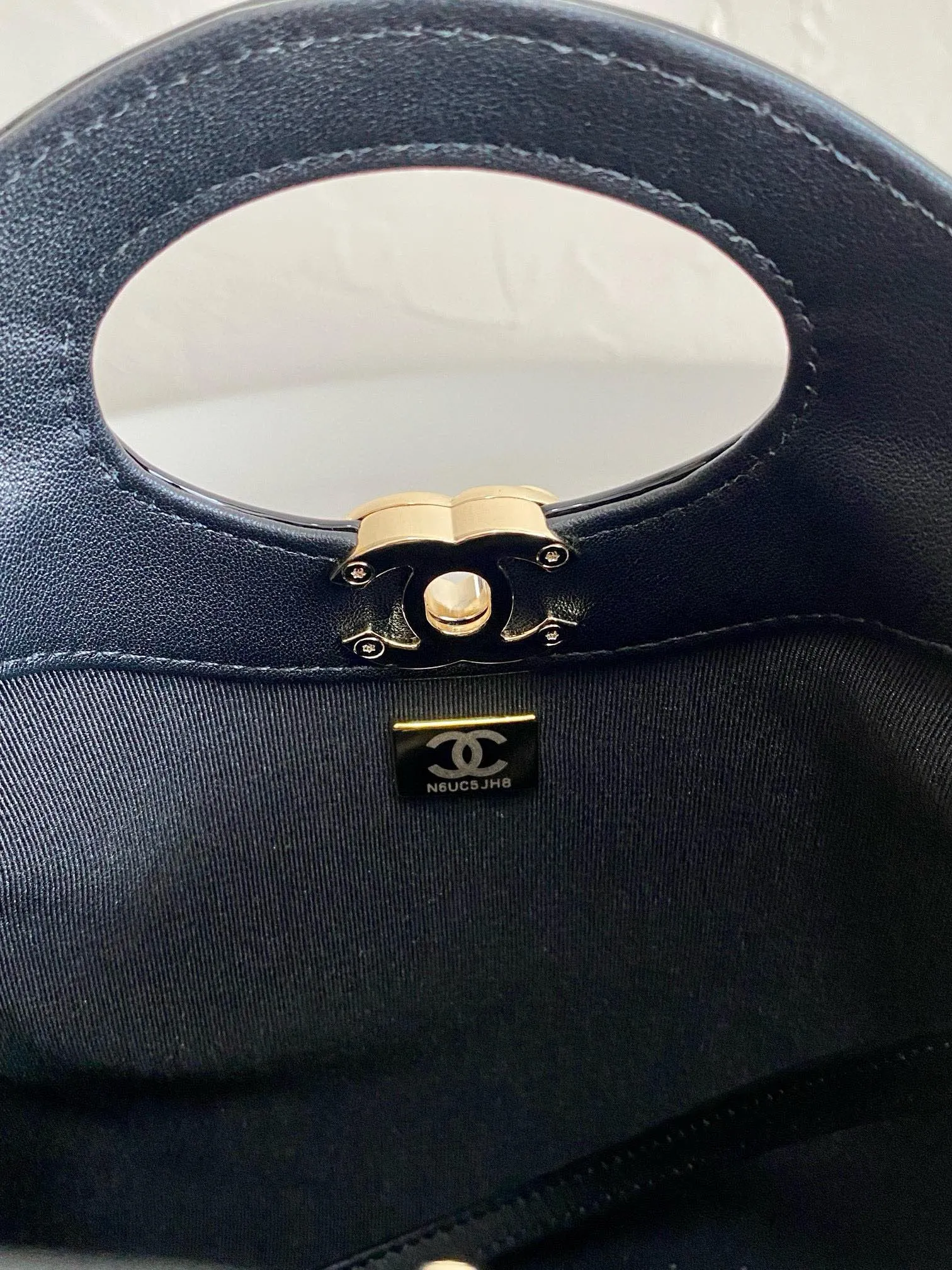 Virtual 31 calfskin bag Safe payments 23cm 23a mini shopping yellow patent CHANEL black