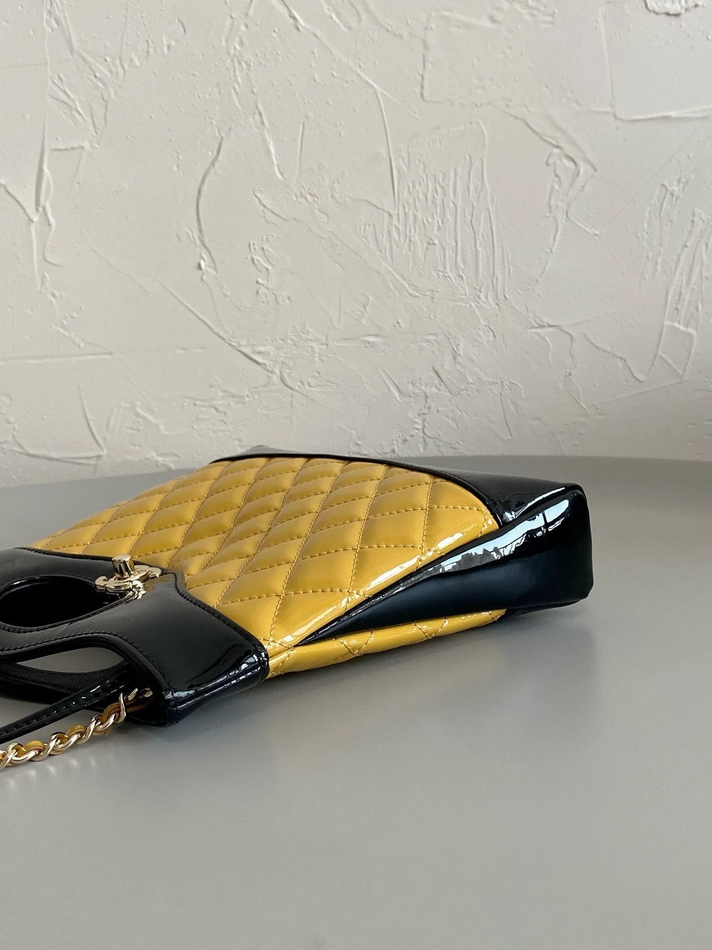 Virtual 31 calfskin bag Safe payments 23cm 23a mini shopping yellow patent CHANEL black