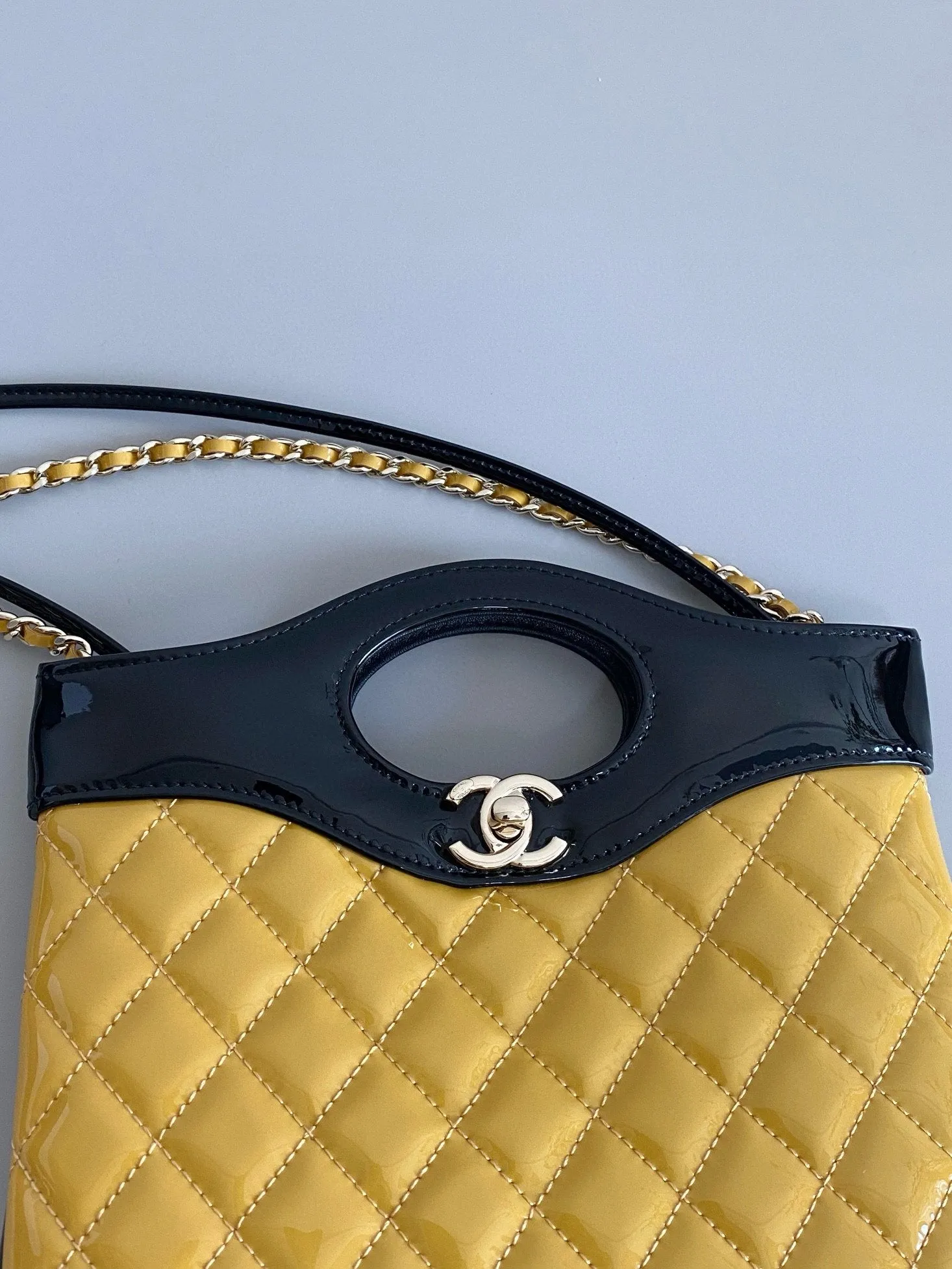 Virtual 31 calfskin bag Safe payments 23cm 23a mini shopping yellow patent CHANEL black