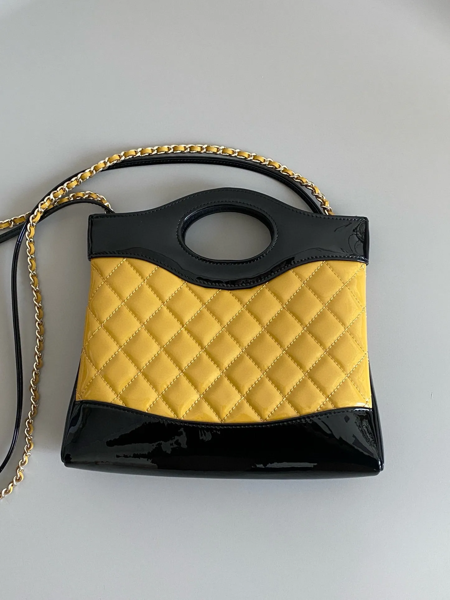 Virtual 31 calfskin bag Safe payments 23cm 23a mini shopping yellow patent CHANEL black